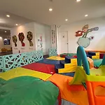 埃文尼亚奥林匹克套房酒店 酒店 滨海略雷特